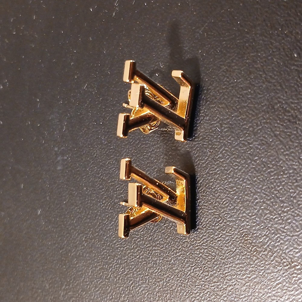 WOMEN'S LOUIS VUITTON GOLD LV INITIAL EARRINGS